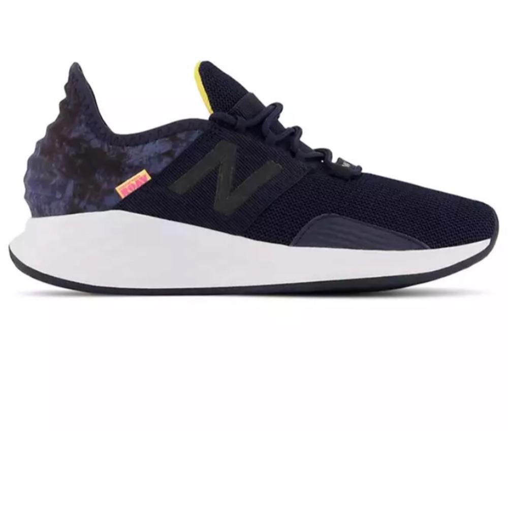 New Balance Women's Fresh Foam Roav Sportstyle Running Shoe | Size 7.5 Navy EUC